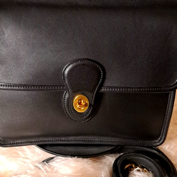 Coach Vintage Willis Bag Circa 1998 - Picture 7 of 16